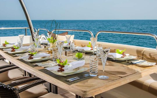 yacht-fine-dining